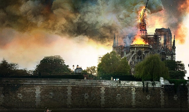 2 Bölümlük Seri   ‘Notre Dame: Küllerinden Doğan Tarih’ 