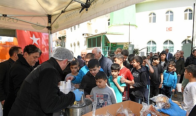 Başkan Aydın’dan vatandaşlara çorba ikramı