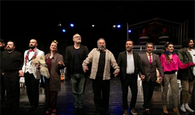 “Süleyman ve Öbürsüler” İzmirli tiyatroseverlerle buluştu
