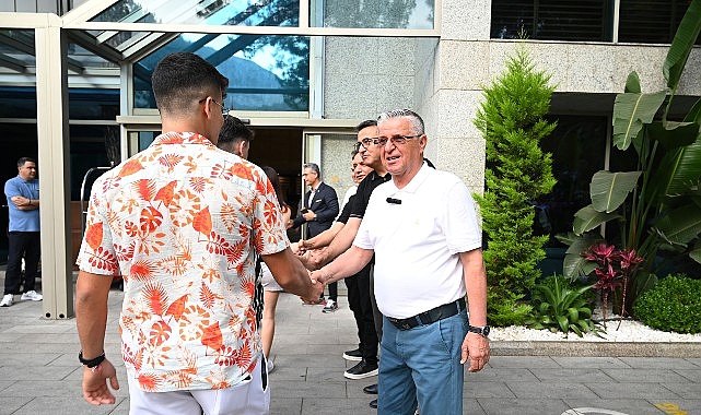 Başkan Topaloğlu’ndan öğrencilere motivasyon yemeği