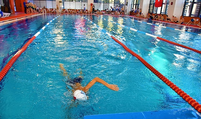 Aliağa’da Yaz Dönemi Yüzme Kursları Başlıyor