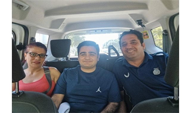 İzmir Büyükşehir Belediyesi zabıta ekipleri YKS’ye giren öğrenciler için yardıma koştu