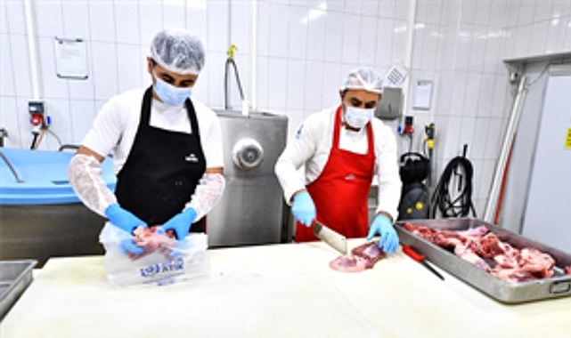 İzmirlilerin et bağışları ihtiyaç sahiplerine ulaştırılıyor