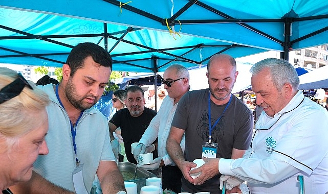 Başkan Şadi Özdemir’den aşure ikramı