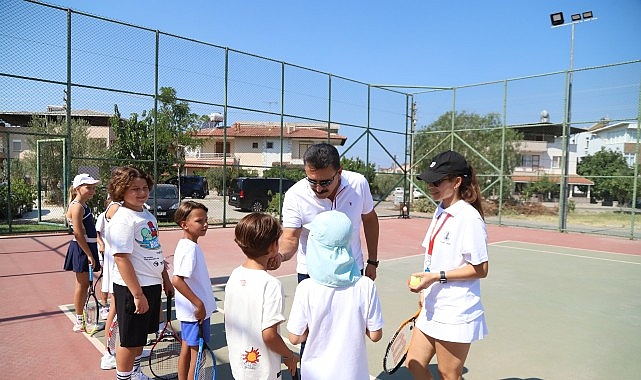 Dikili’de çocuklar tenis ile buluşuyor