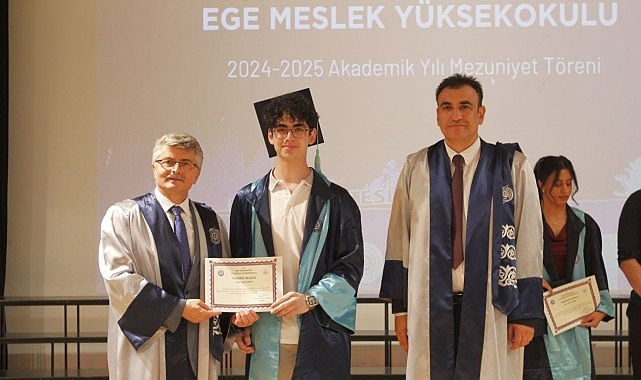 Ege Meslek Yüksekokulu 500 mezunu iş dünyasına uğurladı
