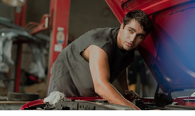 Mert Ramazan Demir’in Başrolünde Yer Aldığı Metruk Adam 22 Ağustos’ta Netflix’te