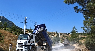 Kemer Ovacık Mahallesi’nin 3.5 kilometrelik yolu asfaltla buluştu
