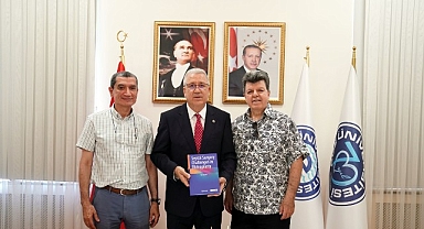 Prof. Dr. Apaydın’ın yeni kitabı burun cerrahisinde referans niteliği taşıyor