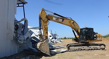 Akçalar’da 2 kaçak yapı yıkıldı