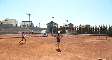 Nilüfer’de genç raketler mücadele etti