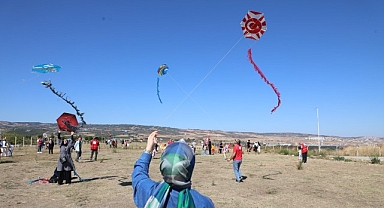 İnegöl Semaları Uçurtmalarla Renklendi