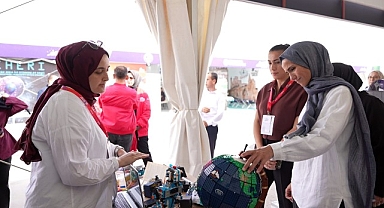 Sümeyye Erdoğan Bayraktar Engelliler Sarayı standını ziyaret etti