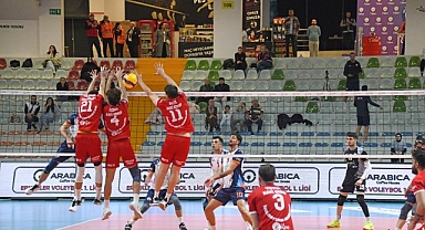 Osmangazili Voleybolcular Filede Fırtına Estirdi