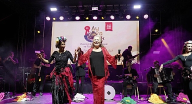 Suzan Kardeş’ten Ayvalık’ta Balkan Rüzgarı!