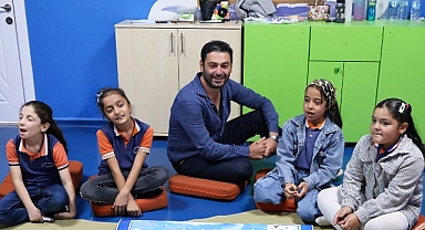 TEGV Gönüllü Elçisi oyuncu Ozan Akbaba, TEGV Mardin Midyat Öğrenim Birimi’nde çocuklarla buluştu